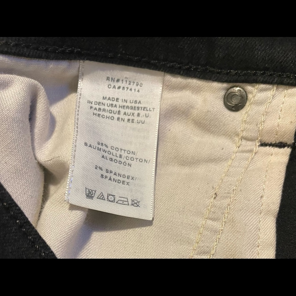 🆕listing…True Religion Jean Shorts - Picture 7 of 7